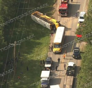 VUELCA AUTOB&Uacute;S ESCOLAR EN #TEXAS.