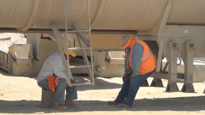 VIDEO Se retrasan obras de construcción por altas temperaturas