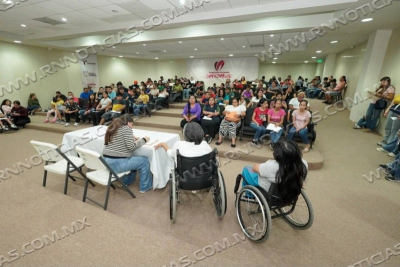 ESTUDIANTES CON DISCAPACIDAD DE NUEVO LAREDO RECIBEN BECAS PARA FORTALECER SU EDUCACI&Oacute;N
