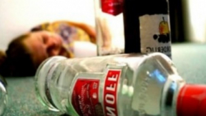 Mueren 42 personas por beber alcohol adulterado en la India