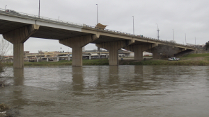 VIDEO Incrementa a cerca de 2 metros nivel del río Bravo en Nuevo Laredo por trasvase
