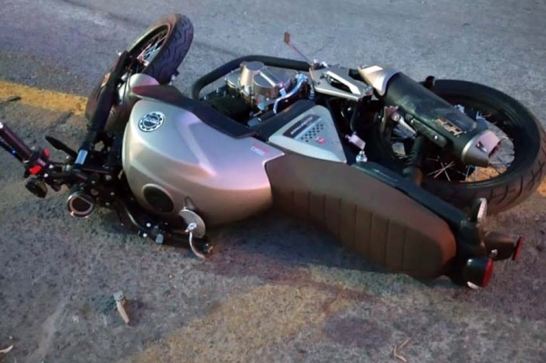 Se impacta motociclista contra camioneta en Nuevo Laredo