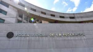 Gobierno exhibe sueldos y aguinaldos de ministros y jueces del Poder Judicial