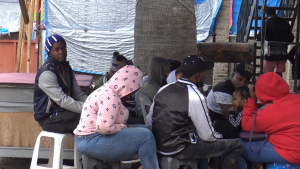 VIDEO Regresan a Monterrey mil 400 haitianos que estaban varados en Nuevo Laredo