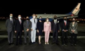 Nancy Pelosi aterriza en Taiwán pese a advertencias de China