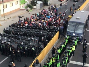 Se registran enfrentamientos de migrantes con policías en Puebla
