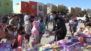 VIDEO Entregan más de mil juguetes a niños en colonia vulnerable de Nuevo Laredo