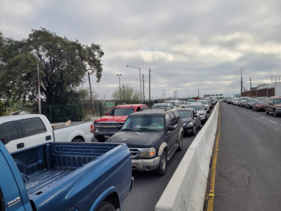 Contin&uacute;an filas en Puentes Internacionales por revisiones de la G.N.