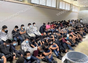 Agentes de CBP del Sector de Laredo arrestan a más de 160 migrantes en dos casos de tractocamiones