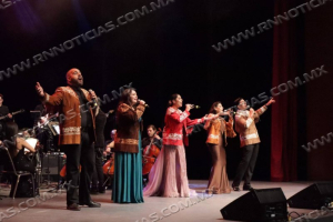 NUEVO LAREDO VIVI&Oacute; UNA VELADA INOLVIDABLE CON &ldquo;POLVO ENAMORADO&rdquo;