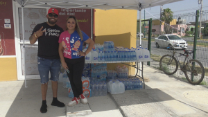 Neolaredenses recolectan agua embotellada para apoyo de Nuevo León