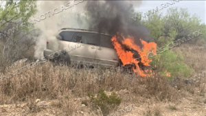 CBP del Sector Laredo detiene intento de tráfico de personas, Vehículo encontrado envuelto en llamas