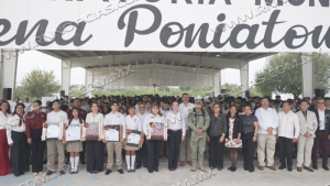 Entregan uniformes escolares en Nuevo Laredo: apoyo directo a la econom&iacute;a de las familias