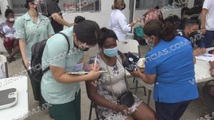 Sector salud acerca servicios médicos a población migrante haitiana