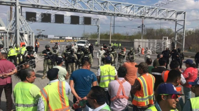 &nbsp;Operadores Bloquean puente del Comercio Mundial