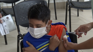 VIDEO Aun siguen muchos niños y jóvenes sin vacuna anticovid; Salud Municipal