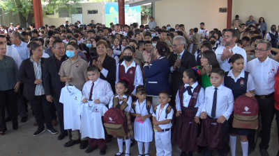 VIDEO Gobierno de Nuevo Laredo entrega uniformes y útiles escolares en regreso a clases
