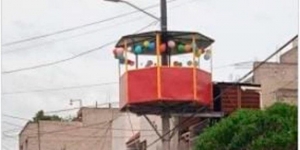 Construyen salón de fiestas en un poste de luz en Nezahualcóyotl