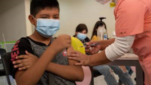 Oficial: México vacunará a niños de cinco a once años con Pfizer