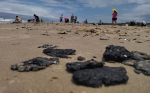 Derrame de hidrocarburo pone en riesgo certificación de playa Miramar: Regidores