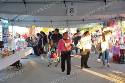 TODO LISTO PARA EL BAZAR REVOLUCIONARIO EN EL PARQUE MENDOZA