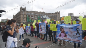 Familiares de Heidi Mariana exigen justicia frente a palacio Nacional en CDMX