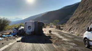 Accidente de autobús en Oaxaca deja al menos 18 migrantes muertos