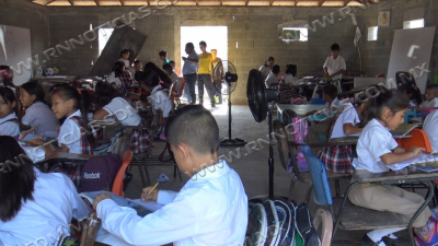 Más de 80 niños estudian en condiciones precarias ante las altas temperaturas