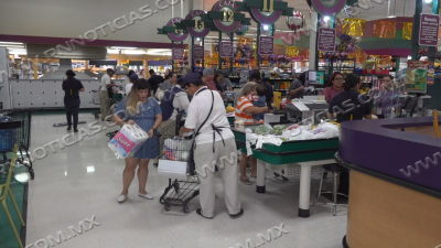Neolaredenses realizan compras extras por alerta de tormenta Alberto
