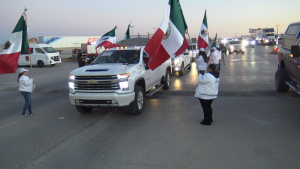 VIDEO Cruzan más de 2 mil 500 vehículos de paisanos por Nuevo Laredo en Mega Caravana Queretana