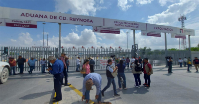 Sorgueros bloquean la carretera Victoria &ndash; Matamoros y el Puente Internacional Pharr