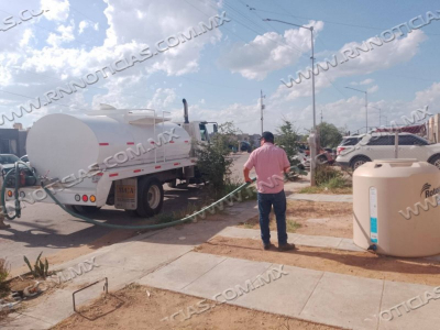 LLEVA COMAPA AGUA EN PIPAS A COLONIAS DEL SUR DE LA CIUDAD PARA APOYAR A LAS FAMILIAS DURANTE LOS D&Iacute;AS DE CALOR INTENSO