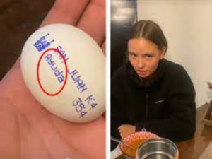 Encuentran un huevo con un mensaje que les resultó perturbador