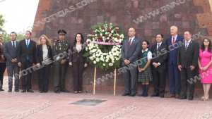 Realizan ofrenda floral en Monumento a Fundadores por el 174 Aniversario de Nuevo Laredo