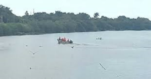 Vuelca lancha y desaparecen dos pescadores