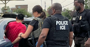 Corte Suprema de Estados Unidos aprueba redadas masivas contra migrantes en Los &Aacute;ngeles