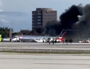 Se incendia avión con 126 personas a bordo tras aterrizar en Miami