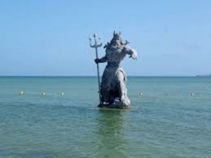 Promueven amparo para retirar estatua de Poseidón en Yucatán