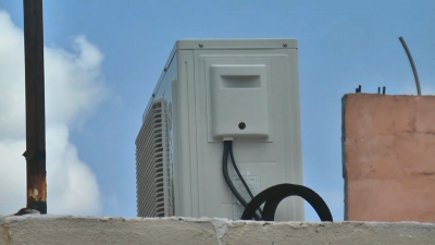 VIDEO Uso excesivo de aires acondicionados pueden generar incendios en casas