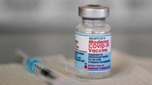 Moderna asegura que su vacuna contra Ómicron protege 6 veces más ante nuevas variantes