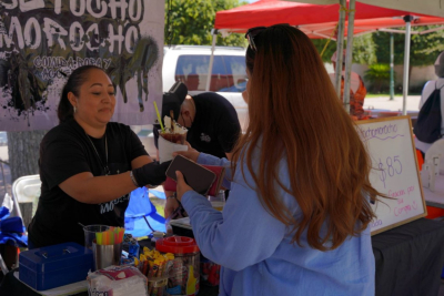 RESPONDEN CIUDADANOS A BAZAR DEL D&Iacute;A DE LAS MADRES ORGANIZADO POR LA SECRETAR&Iacute;A DE BIENESTAR SOCIAL