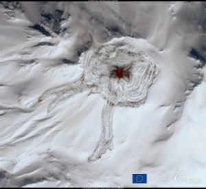 Satélite capta erupción de un volcán en Alaska