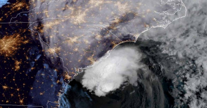 ‘Ian’ se degrada a ciclón postropical tras tocar tierra en Carolina del Sur
