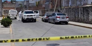 A balazos asesinan a pareja y a niño de 2 años que circulaban en moto en Celaya