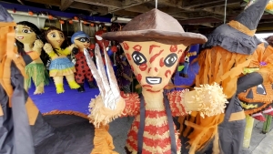 VIDEO Comerciantes de piñatas esperan buenas ventas con Halloween
