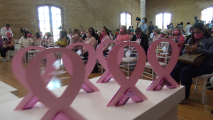 VIDEO Buscan concientizar sobre cáncer de mama con  Semana Rosa
