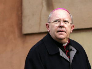 Cardenal francés dice que abusó de niña de 14 años y pide perdón