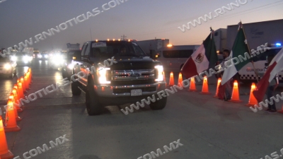 Cruza mega caravana de paisanos con más de mil 400 vehículos por Nuevo Laredo