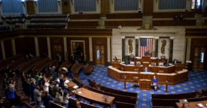 C&aacute;mara de Representantes de EU aprueba impuesto del 1% a las remesas