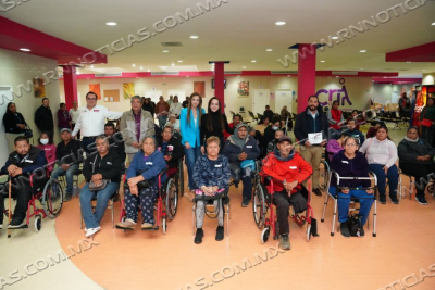 Carmen Lilia Y Sistema Dif Entregan Aparatos Funcionales Y Reciben Donativo De 100 Sillas De Ruedas Para Personas Con Discapacidad